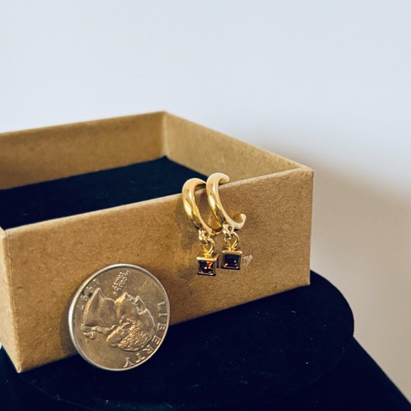 Monet Gold Tone Hoop Drop Earrings Square Garnet Red Stone‎ Dangle Vintage Class - Picture 8 of 8